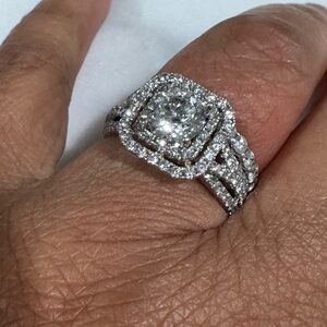 Elegant Platinum Diamond Ring